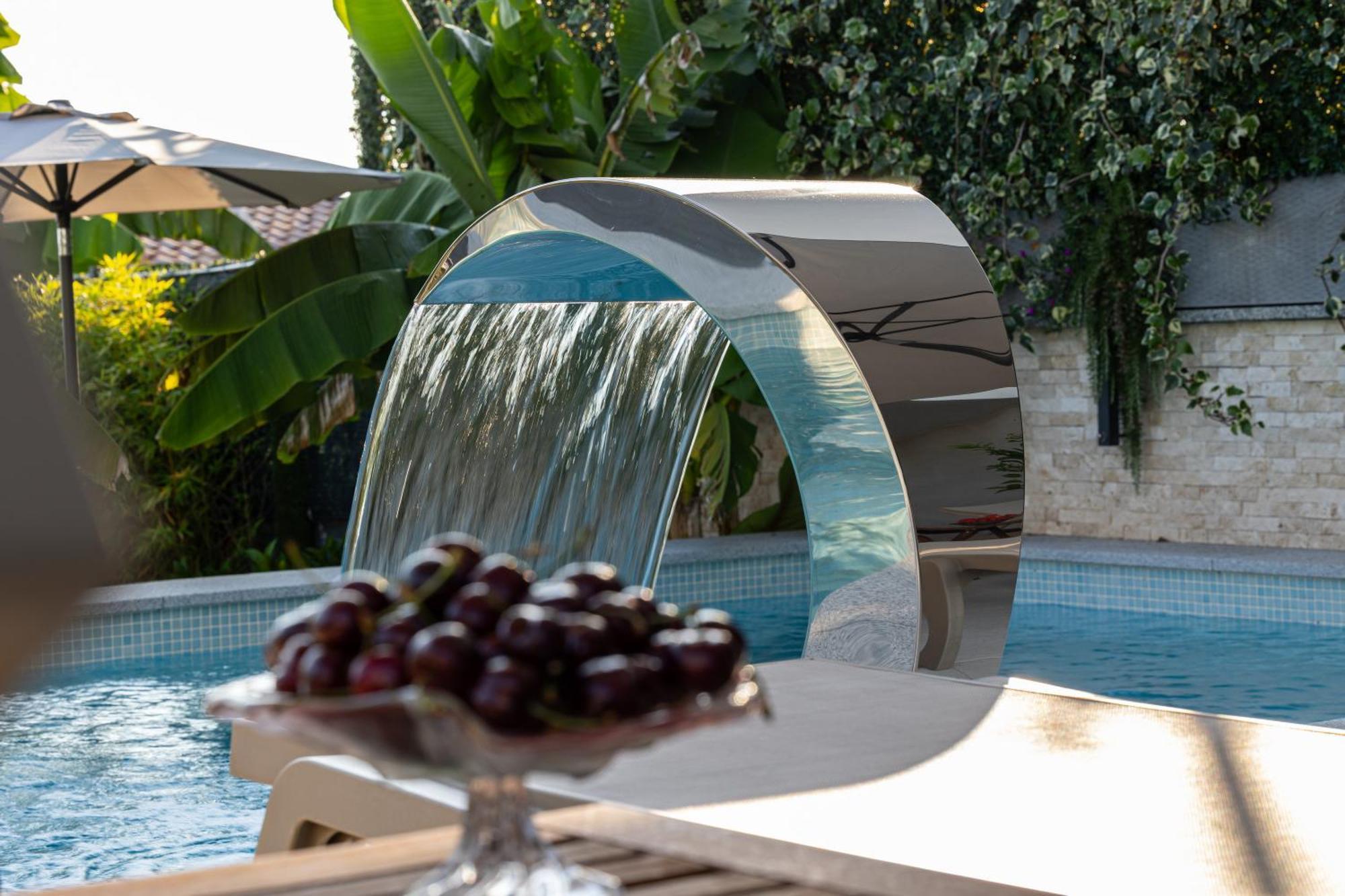 Luxury Villas White Sails Pinezići Exteriör bild