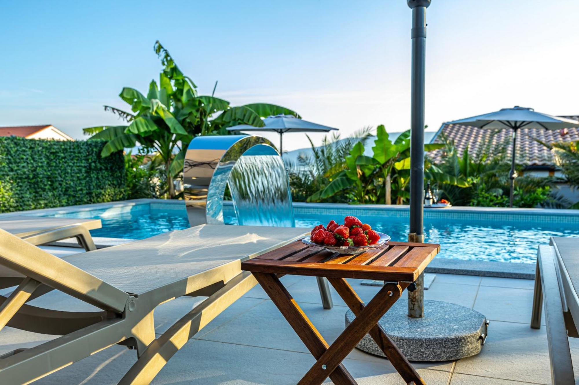 Luxury Villas White Sails Pinezići Exteriör bild