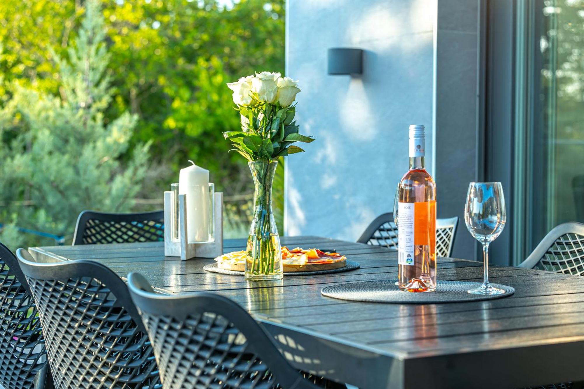 Luxury Villas White Sails Pinezići Exteriör bild