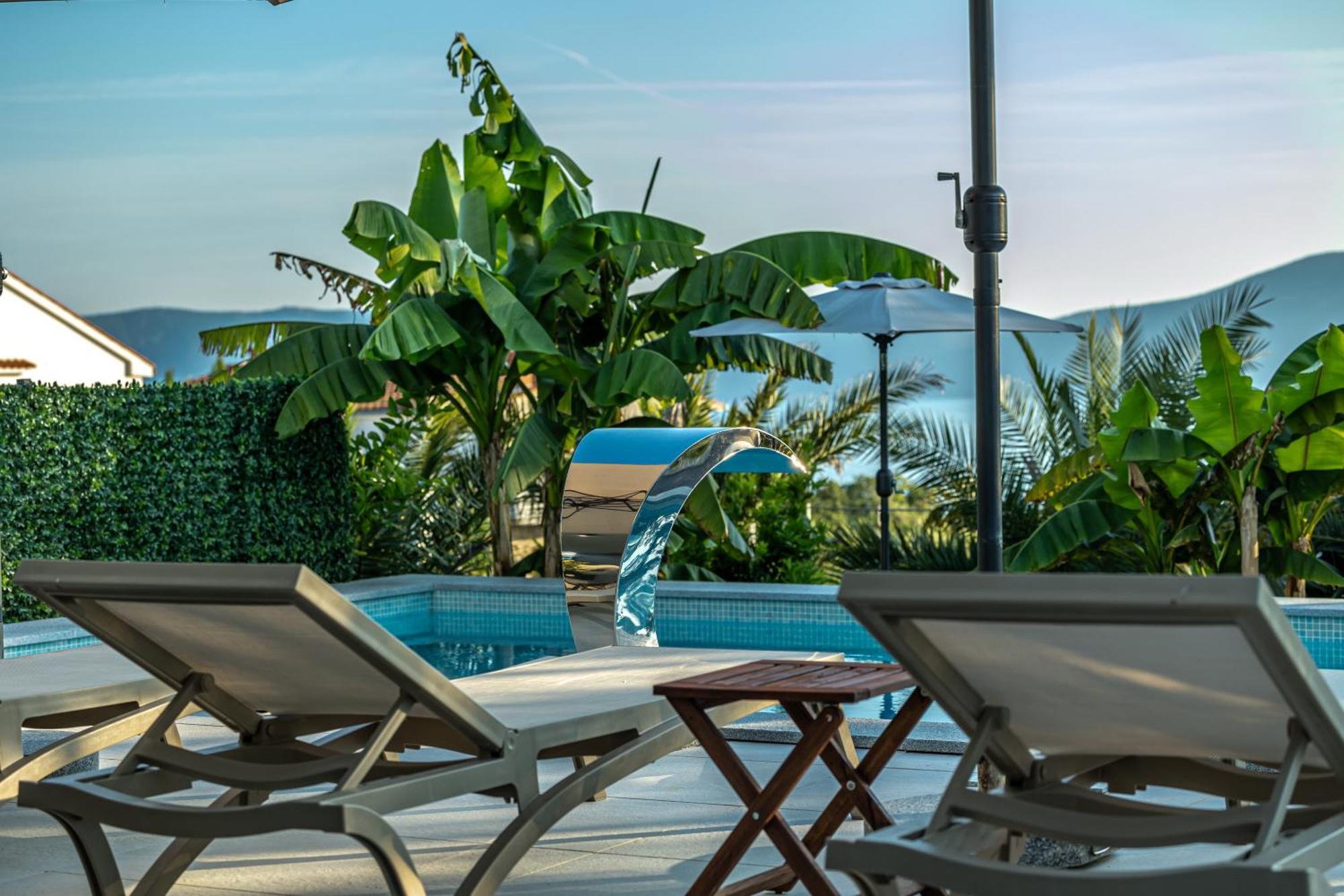 Luxury Villas White Sails Pinezići Exteriör bild